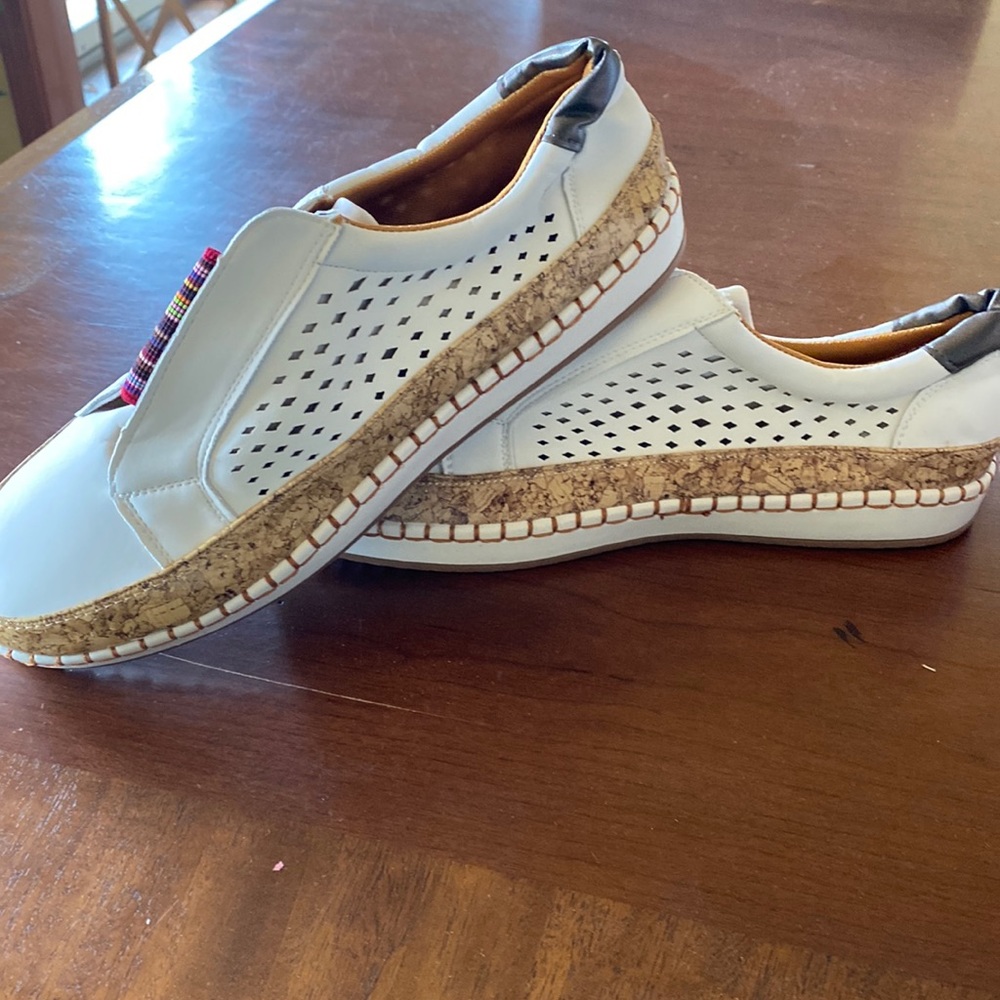 Women’s white casual shoes new